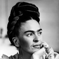 Frida Kahlo, de pintar para aplacar el dolor a convertirse en un ícono de rebelión