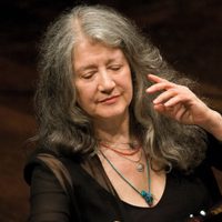 Feliz cumpleaños Martha Argerich, reina y señora de los teclados