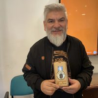 Diego Gareca fue distinguido con el premio Jorge Furt por su dedicación a la cultura