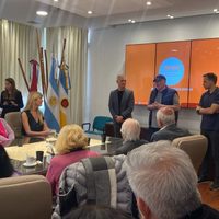 Homenaje a figuras literarias y culturales en emotiva ceremonia
