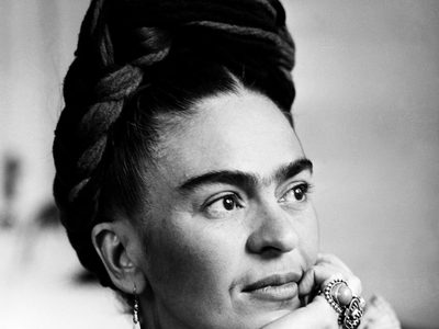Frida Kahlo, de pintar para aplacar el dolor a convertirse en un ícono de rebelión